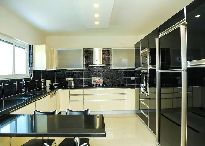 Villa Stunning Ahmet In *